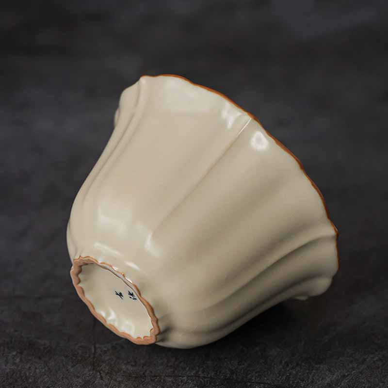 Buddha Stones Beige Pflaumenblütenform Pfirsichzweig Keramik Gaiwan Sancai Teetasse Kung Fu Teetasse mit Deckel