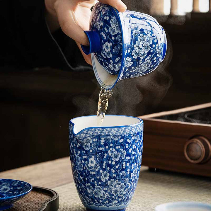 Buddha Stones, Pflaumenblüte, blaues und Weiß Porzellan, Keramik, Gaiwan Sancai Teetasse, Kung-Fu-Teetasse und Untertasse mit Deckel, 185 ml