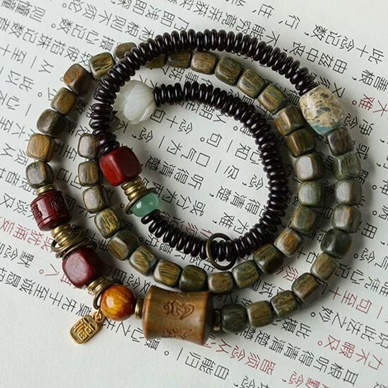 Buddha Stones, grünes Sandelholz, Ebenholz, Om Mani Padme Hum, graviertes Friedens-Dreifach-Wickelarmband