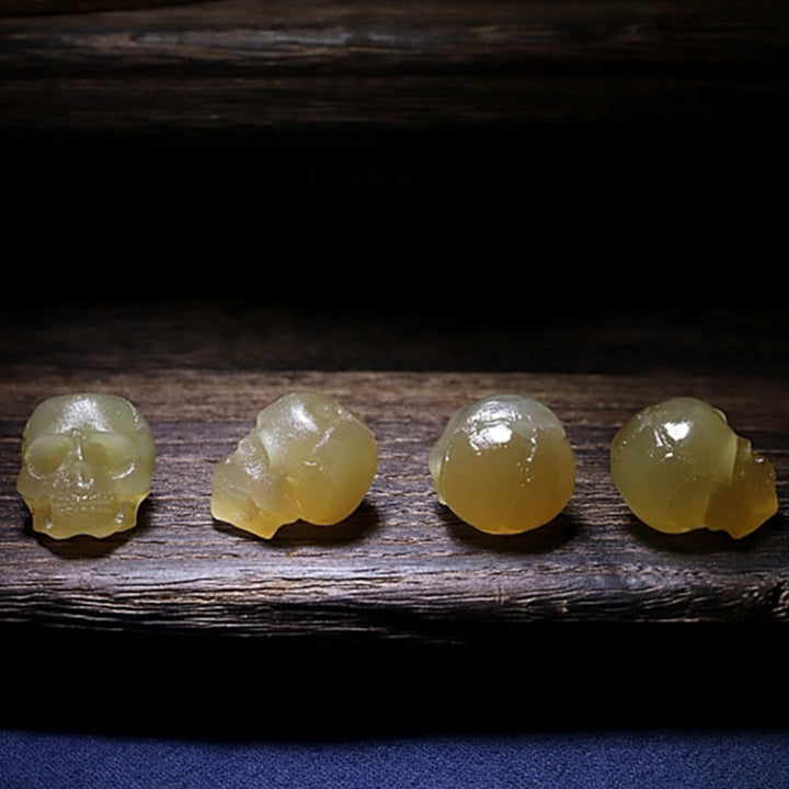 Buddha Stones Handgefertigtes Glücksarmband mit tibetischem Schafhornschädel, dem Herrn des Leichenwaldes, Yakknochen, graviert