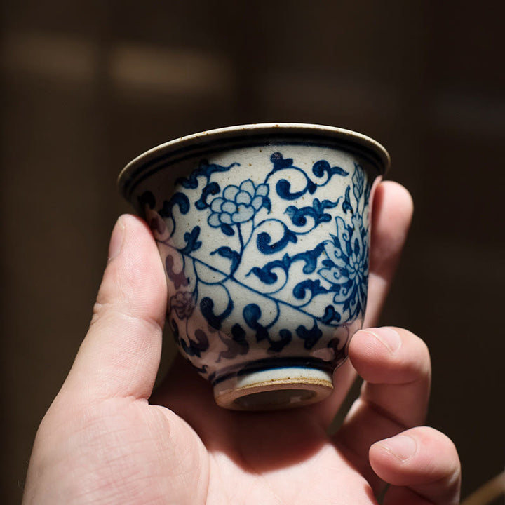 Buddha Stones Jingdezhen Blaues und Weiß Porzellan, handbemalte Lotus-Pflaumenblüten-Keramik-Teetasse, Kung-Fu-Teetassen