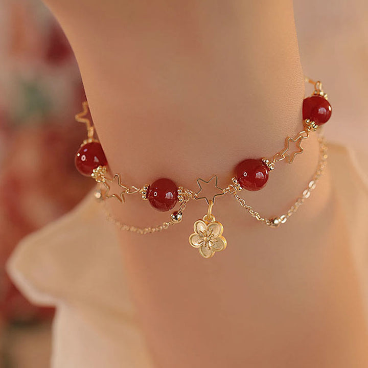 Buddha Stones 14 Karat vergoldetes rotes Achat-Stern-Blumen-Charm-Armband