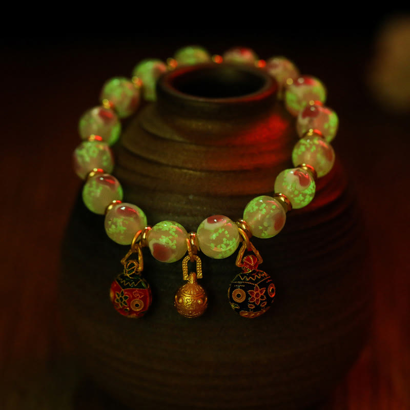 Buddha Stones Gold Schluckendes Biest Familien-Charm, leuchtendes rosa Liebesherz, fluoreszierendes Liuli-Glasperlen-Segens-Armband