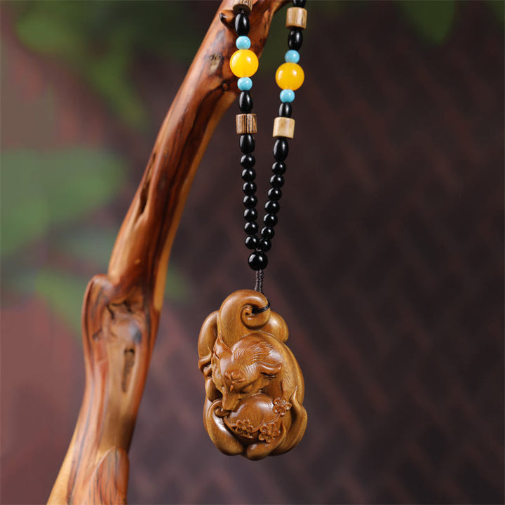 Buddha Stones Mini-Fuchs mit neun Schwänzen, grünes Sandelholz, Friedensdekoration, Auto-Hängedekoration
