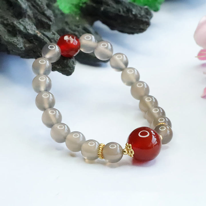 Buddha Stones Harmonie-Armband aus natürlichem grauem Chalcedon und rotem Achat