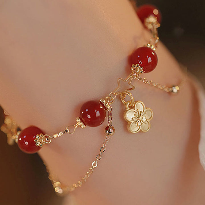 Buddha Stones 14 Karat vergoldetes rotes Achat-Stern-Blumen-Charm-Armband