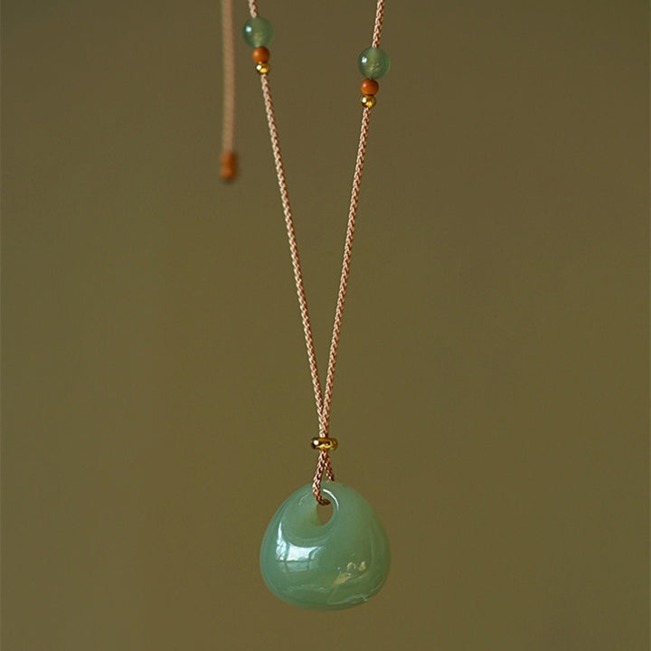 Buddha Stones, natürlicher Jade-Halsketten-Anhänger, Glück, Wohlstand (zufällige Farbe)