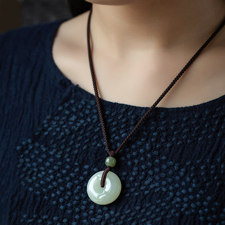 Natürlicher runder Jade-Friedensschnallen-Halskettenanhänger für Glück und Wohlstand