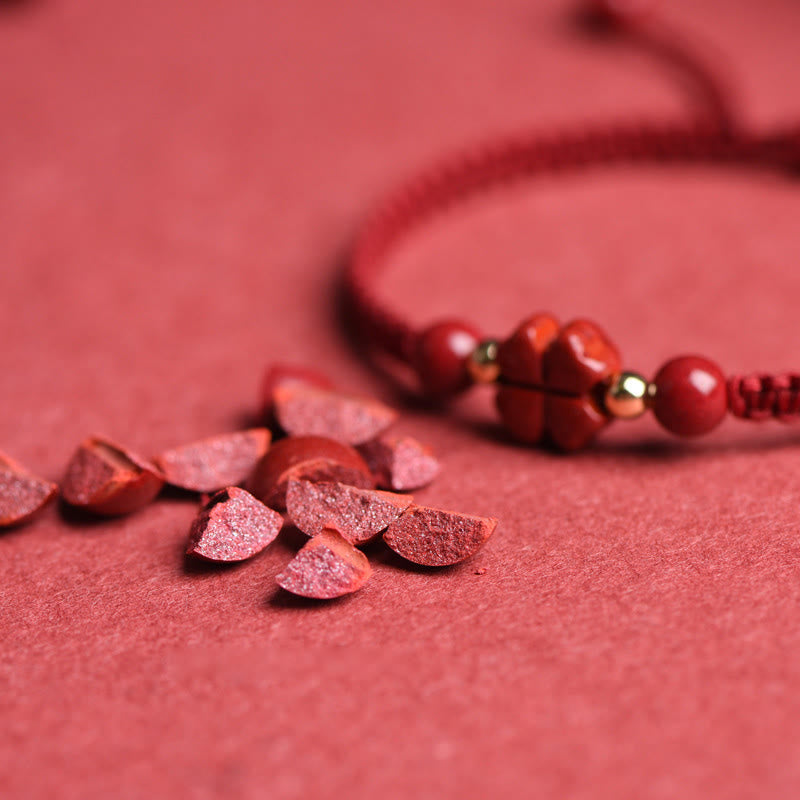 Buddha Stones, vierblättriges Kleeblatt, fünfblättriges Zinnober-Segen-Armband mit roter Schnur