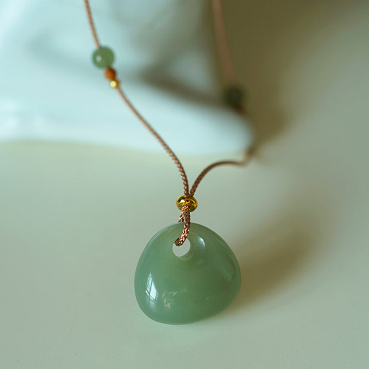 Buddha Stones, natürlicher Jade-Halsketten-Anhänger, Glück, Wohlstand (zufällige Farbe)