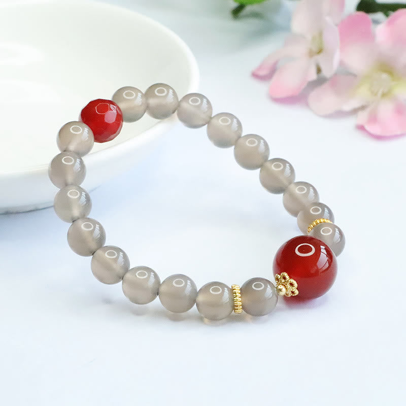 Buddha Stones Harmonie-Armband aus natürlichem grauem Chalcedon und rotem Achat