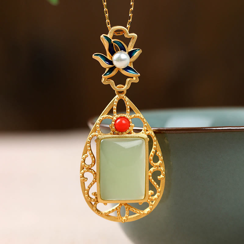 Vintage Blumen-Jade-vergoldeter Wohlstands-Halskettenanhänger
