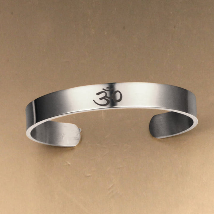 Manschettenarmband mit Buddha Stonesn, tibetisches OM-Symbol, Achtsamkeit