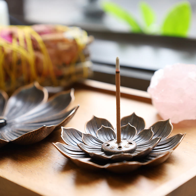 Buddha Stones Kreativer Lotus-Räuchergefäß mit sechs Löchern