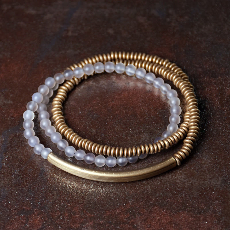 Tibetisches dreifach gewickeltes Armband mit verschiedenen Achatsteinen und Kupferschutz