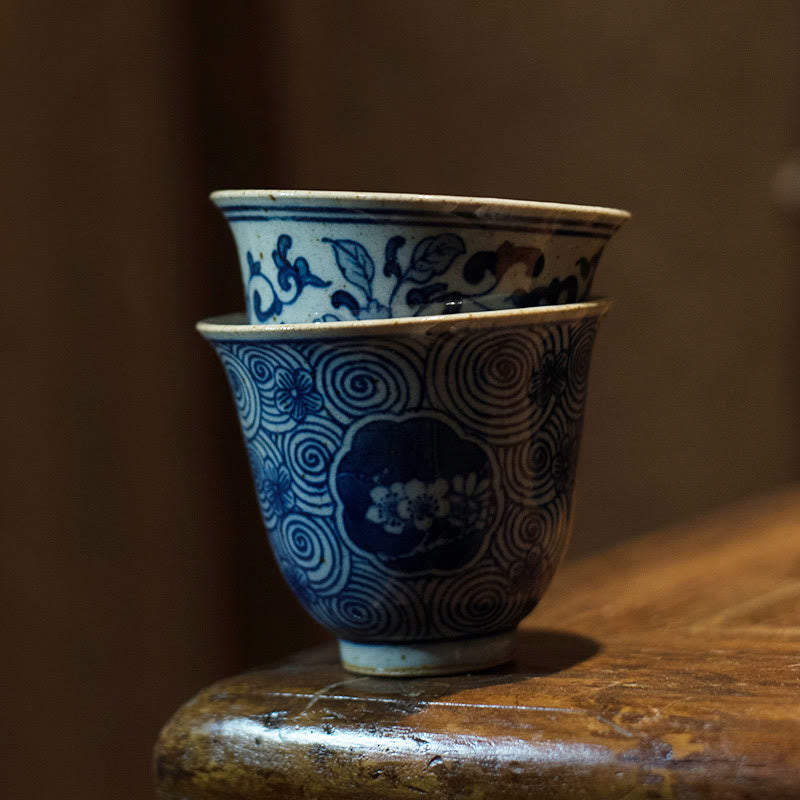 Buddha Stones Jingdezhen Blaues und Weiß Porzellan, handbemalte Lotus-Pflaumenblüten-Keramik-Teetasse, Kung-Fu-Teetassen